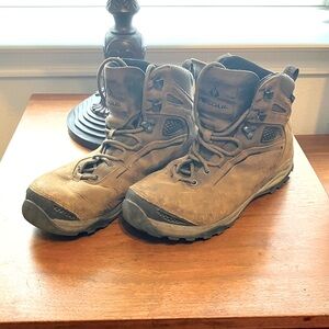 Vasque Brown Hiking Boots, Vibram Sole, Ultra Dry, M 8.5 or EU 41.5